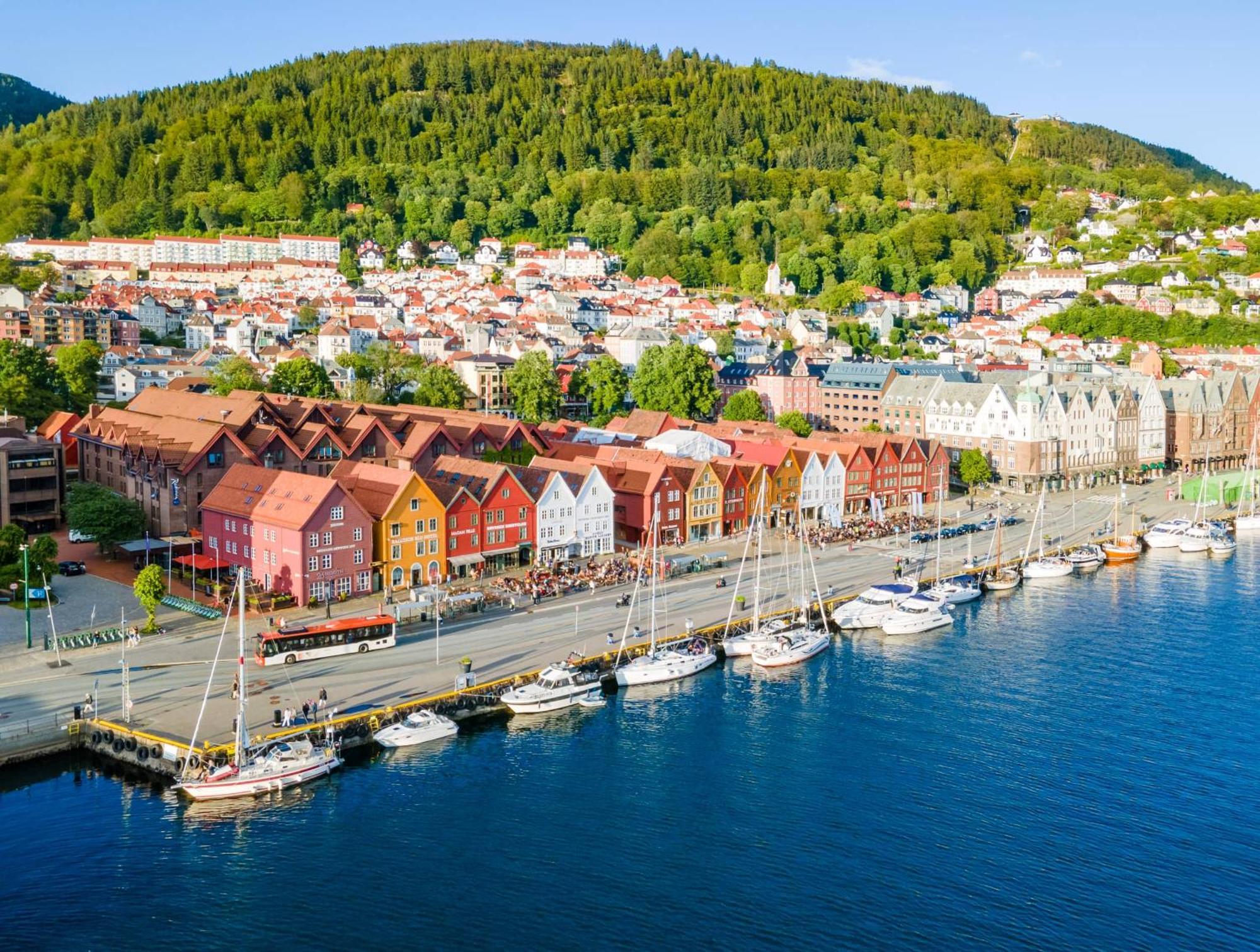 View To Bryggen - Renovated Dec 24 - Historic Cobblestone Street Apartment Bergen Ngoại thất bức ảnh