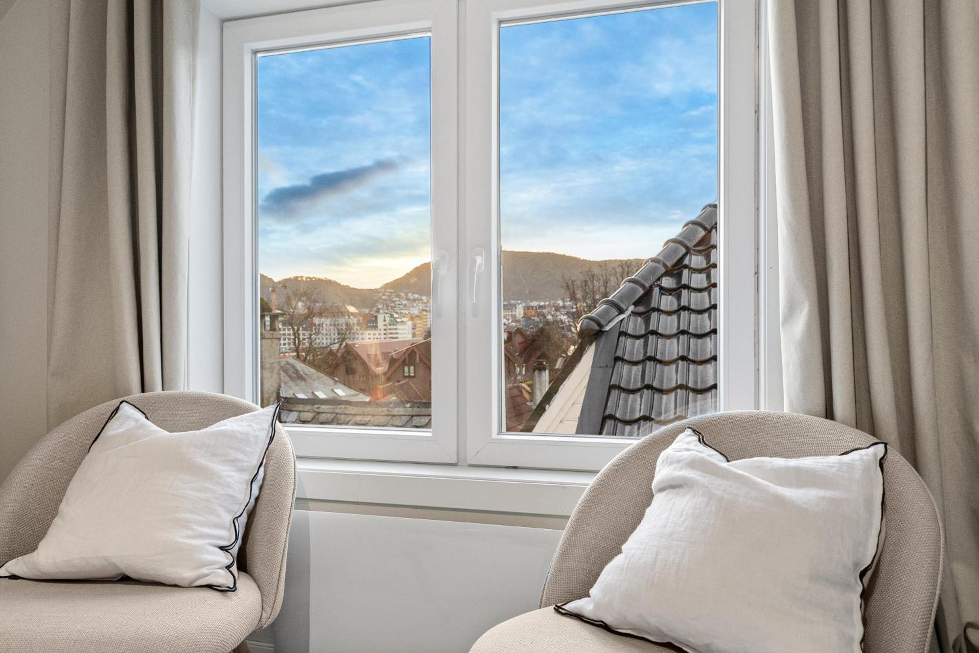 View To Bryggen - Renovated Dec 24 - Historic Cobblestone Street Apartment Bergen Ngoại thất bức ảnh